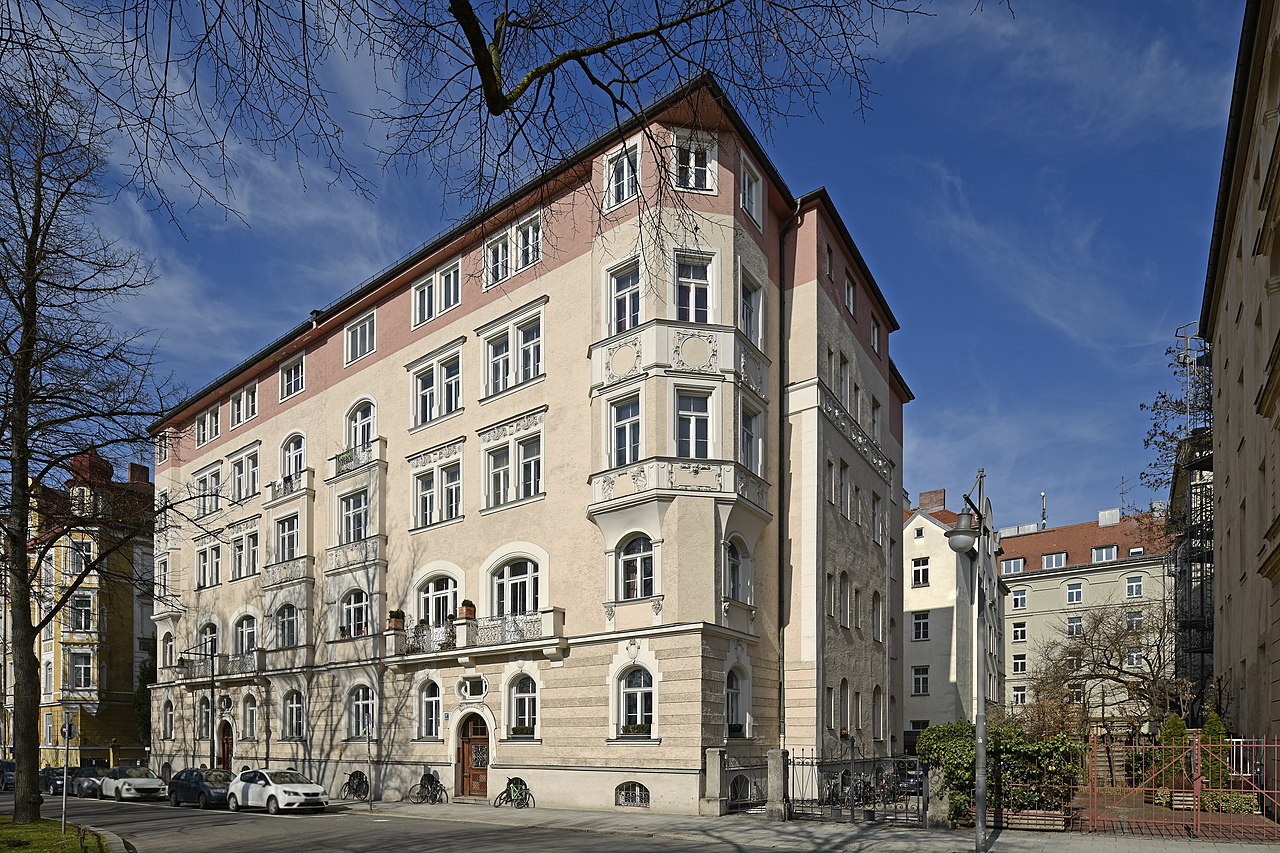 Mehrstöckige Immobilie in München.