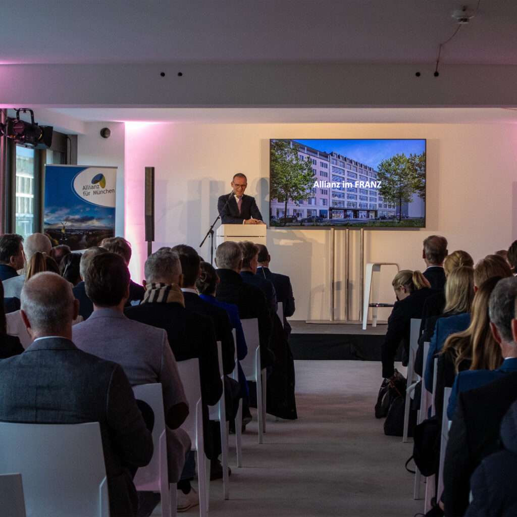 Gastgeber Ulrich Höller, Geschäftsführender Gesellschafter der ABG Real Estate Group begrüßte rund 100 Gäste im „FRANZ“