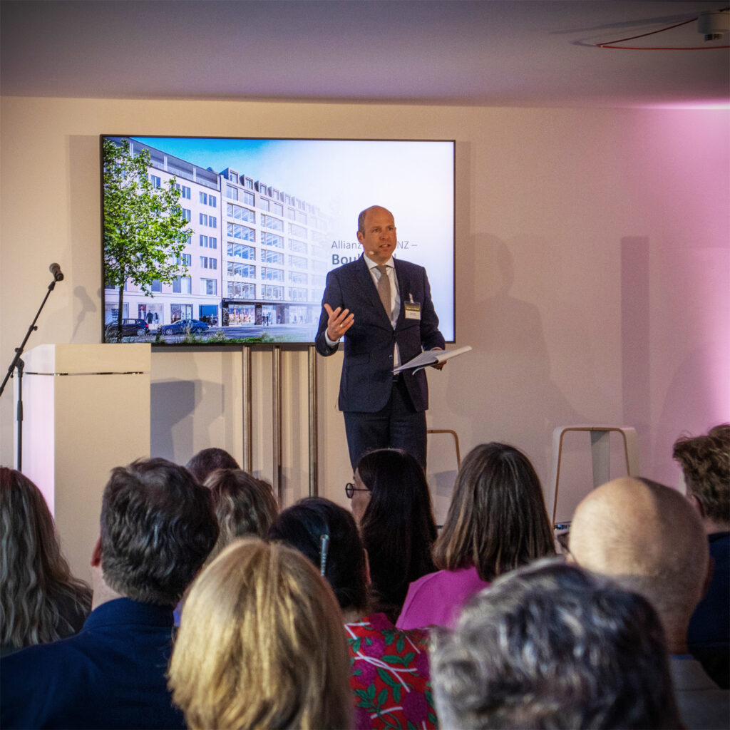 Daniel Schreyer, Leiter der Geschäftsstelle der Allianz für München, führte durch die Veranstaltung mit Inputs u.a. auch von Prof. Gebhard Wulfhorst (TU München), Wolfgang Fischer (City Partner e.V., Tina Haller (Inka Holding) und Silvia Gonzalez (Green City e.V.)